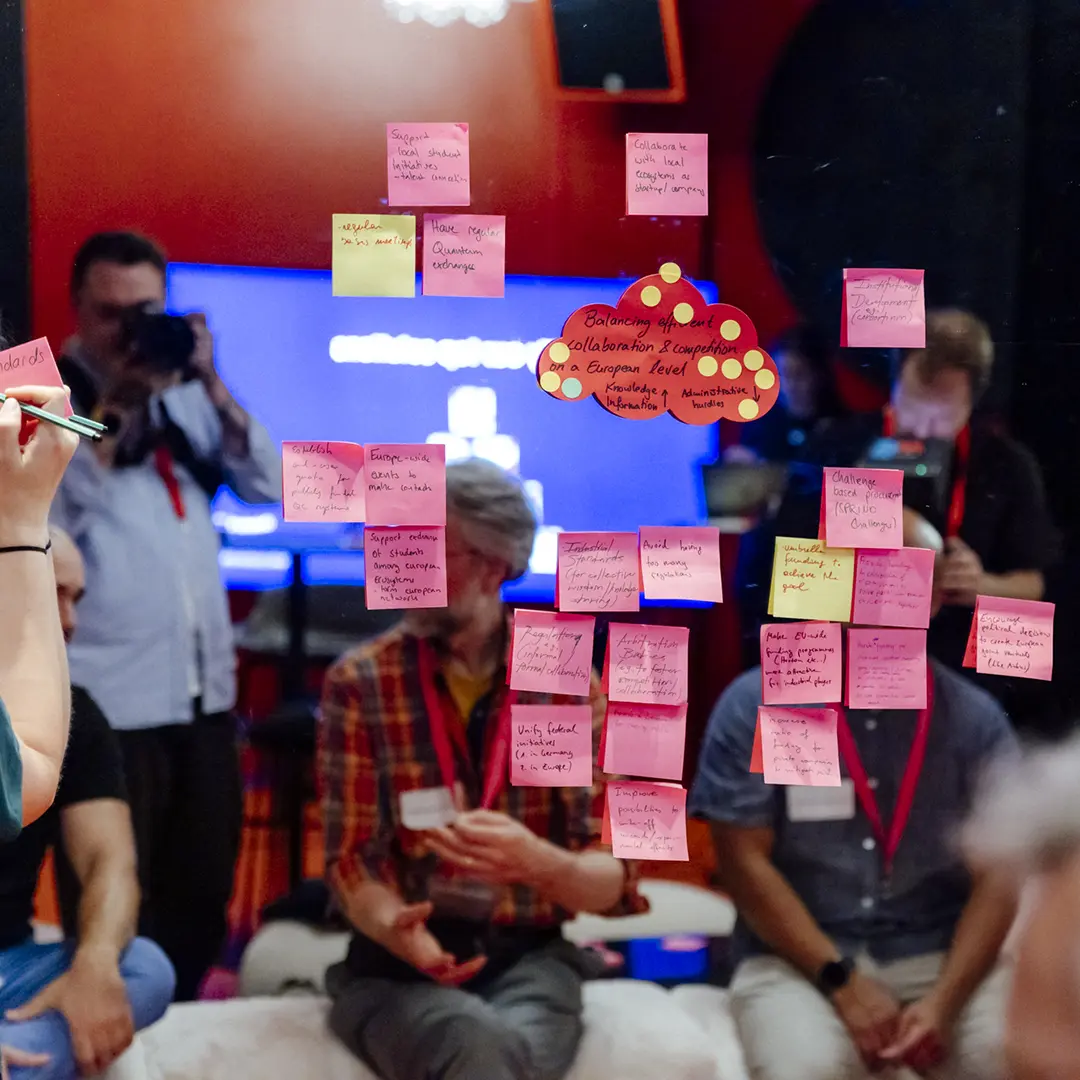 World of Quantum und AFQC 2025 - Großer Spiegel mit beschriebenen Post-its