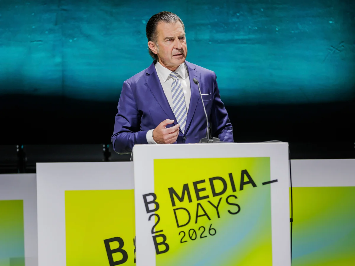 B2B Media Days Speaker am Mikrofon